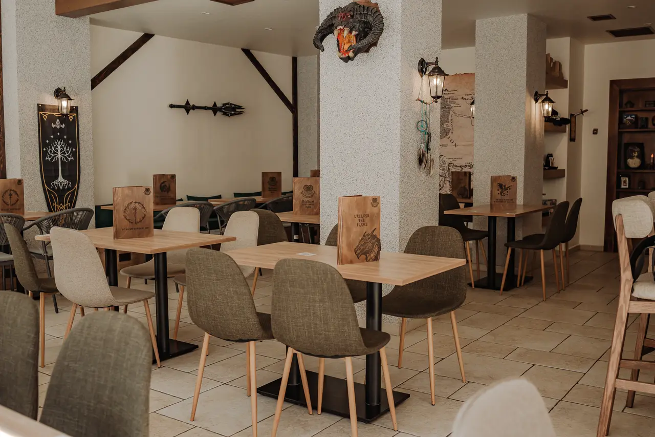 Η κύρια αίθουσα του DiceHeart Board Game Café στο Ηράκλειο